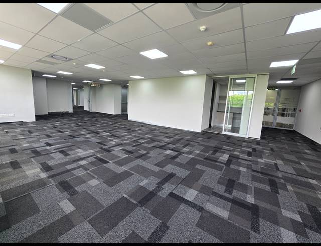 665M² OFFICE TO LET IN MAGALIESSIG
